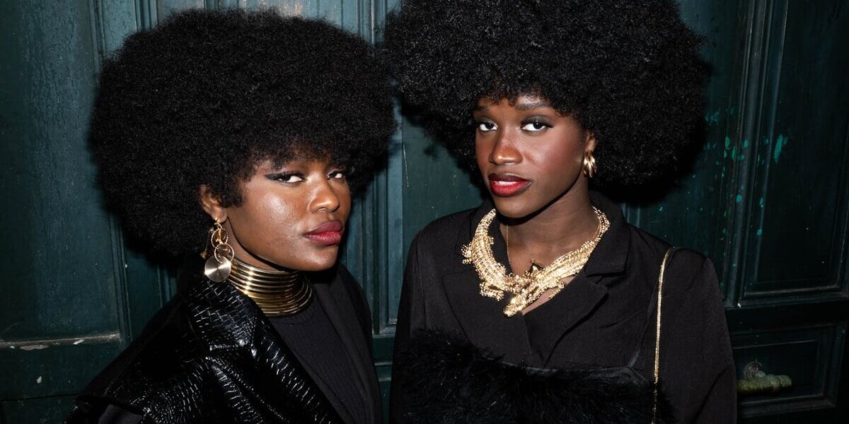 Wie Sie Ihre Ohrringe perfekt mit Ihren Afro-Frisuren kombinieren?