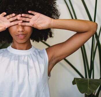 Stilharmonie: Afro-Haarstyles und Outfits für jede Gelegenheit perfekt abstimmen