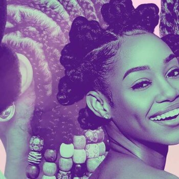 Die besten Schutzfrisuren für krauses und lockiges Haar im Sommer ohne Extensions