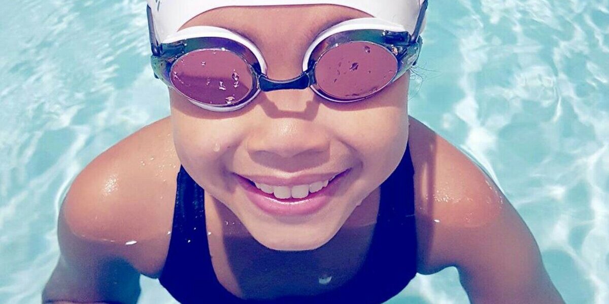 SWIMMA CAPS: DIE ERSTEN BADEKAPPEN FÜR AFROHAARE!
