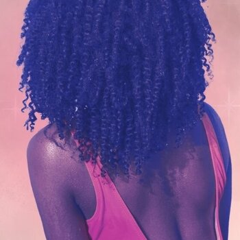 Keine 10-Schritte-Routine, nur ein paar Handgriffe: Das wahre Geheimnis gesunder krauser Haare brasilianischer Frauen