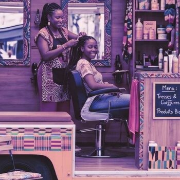 Mobile Friseursalons: Ein aufsteigender Trend und eine unbesetzte Nische für Afrohaare