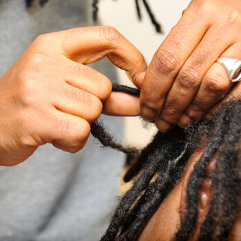 4 Spezialisierte Friseursalons für Dreadlocks